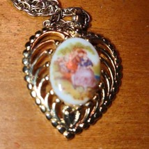 Gold vintage heart cameo necklace - £15.00 GBP