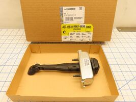 GM 85626939 Front Door Check Stop Link  General Motors - $63.19 CAD