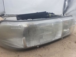 Passenger Right Headlight Fits 00-06 SUBURBAN 1500 347717 - £44.62 GBP