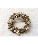 Vintage Circle Pin with Strawberry Blossoms and Seed Pearls - £15.89 GBP