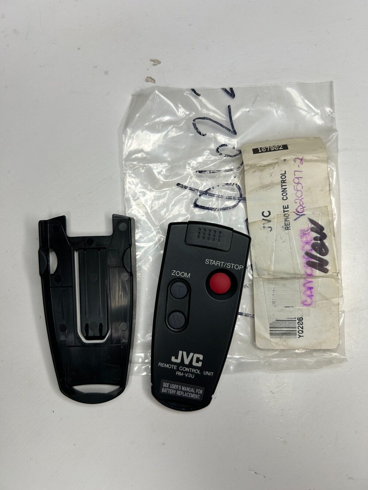 JVC RM-V3U Black Wireless Zoom Remote Control Unit For JVC GR-DVM5 Camcorder  			