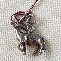 VINTAGE STERLING SILVER COWBOY LEADING A “CHARGE” INTO BATTLE  CHARM  - £11.00 GBP