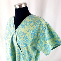 ABSOLUTE Scrub Top Shirt Blue Green with Floral Hibiscus Theme Size Medium - $12.60