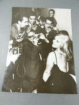 1960&#39;s Actress with group of men photographers press photo 9&quot; x 7&quot; - £23.35 GBP