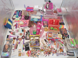 Large Lot Of Girl&#39;s Make Up, Costume Jewelry, and Beauty Products - £40.22 GBP