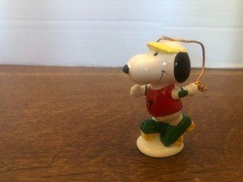 1958 1966 United Feature Syndicate Japan Ceramic Snoopy Roller Skating Ornament - £7.81 GBP