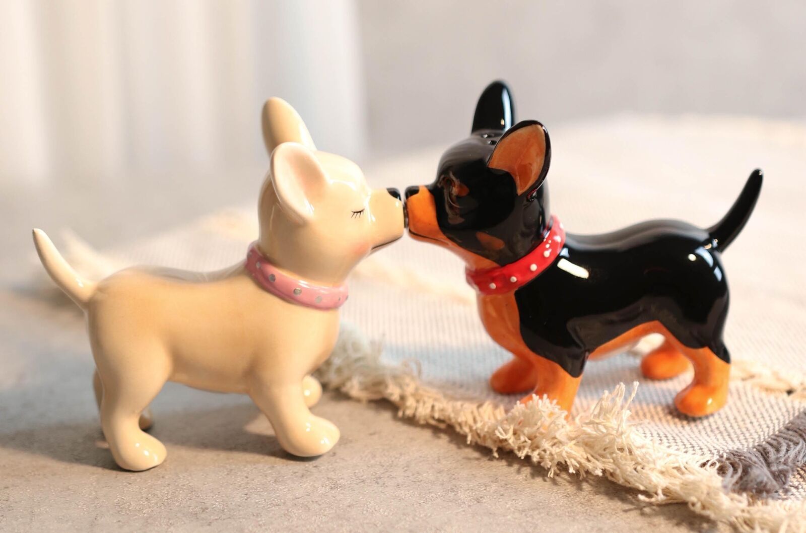 Kissing Chihuahua Couple Puppy Dogs Magnetic Ceramic Salt And Pepper Sha... - $16.99
