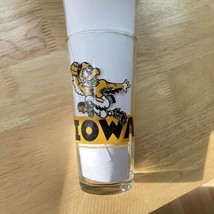 Vintage 1976 University of Iowa Hawkeyes Herky Mascot Glass Tumbler 6-1/4” - £15.36 GBP