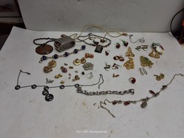 Vintage lot of costume jewelry earrings necklaces bracelets nice lot - £31.74 GBP