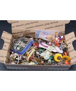 Vtg Craft Repair Costume Junk Jewelry Lot USPS Small Flat Rate Box JL101... - $274.04 MXN