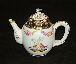 Tournay Miniature Tea Pot Victoria &amp; Albert Museum 1985 Franklin Mint Porcelain - £22.31 GBP