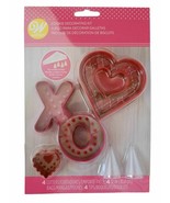 Cookie Cutter 12 pc Decorating Kit with Bags and Tips Wilton Valentine&#39;s... - £8.69 GBP