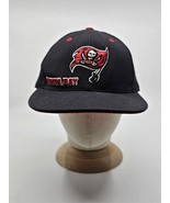 Tampa Bay Buccaneers Black Hat Cap Size 7 5/8 NFL 3D Logo And Team Name - €23,83 EUR