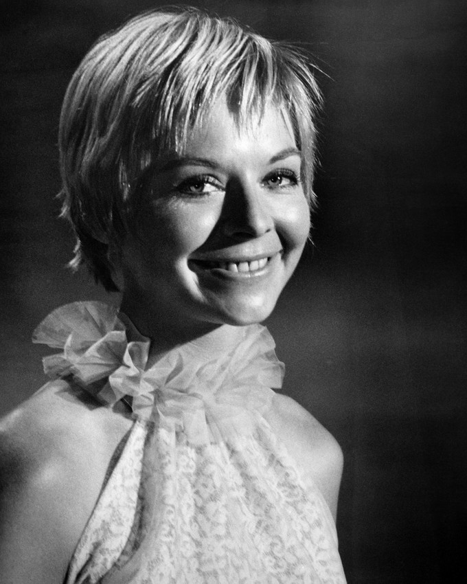 The Killing of Sister George Susannah York smiling as Childie 16x20 Canvas Gicle - $69.99