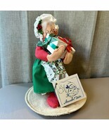 Vintage ANNALEE Mobilitee Doll 5001 Mrs Claus 8 inch Holding Presents 1963 - $561.02 MXN