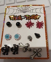 New Trick or Treat Fashion Earrings 6 Sets Of Halloween Studs New With Tags - $156.76 MXN