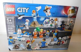 Lego City People Pack Space Research and Development 60230 209 Pieces Brand New - £51.95 GBP