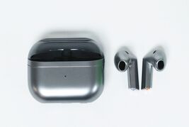 Samsung Galaxy Buds3 SM-R530 Wireless Earbud Headphones - Silver image 2