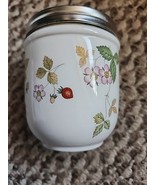 Wedgwood Egg Coddler Wild Strawberry Pattern Made in England With Litera... - $369.45 MXN