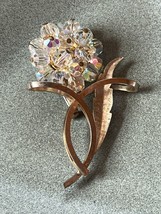 Vintage Clear Aurora Borealis Cluster Bead Flower w Goldtone Stem &amp; Leaf Pin - £7.56 GBP