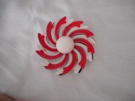 Vintage Estate Costume Pinwheel Brooch Pin Patriotic White red Blue Enamel - $389.68 MXN