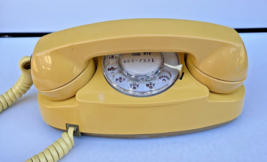 Vintage Princess Rotary Telephone Harvest Gold Yellow Western Electric 702BM - £56.02 GBP