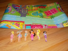 2003 Mattel Polly Pocket Magnet Play Mat Map with 6 Mini Dolls & Clothes & Case  - $35.00