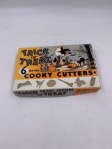 Vintage Trick or Treat 6 Metal Cooky Cutters Complete Set in Box READ - £11.15 GBP
