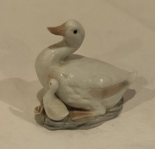 Vintage 1986 Enesco white duck and duckling figurine. Ships USPS First Class - £7.90 GBP