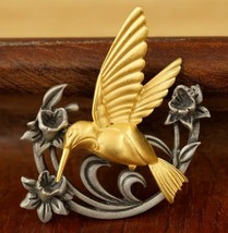 Vintage Costume Jewelry HUMMINGBIRD Two Tone JJ Gold Tone Pewter Metal Brooch - £19.17 GBP