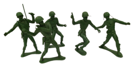 Vintage Army Soldiers Lot of 5 Large Approx 5&quot; Tall Green Army Men - £7.59 GBP