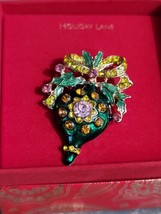 Lot of 2 Macy&#39;s Holiday Lane Pin Brooch, Green Christmas Ornament &amp; Wreath, New - £19.67 GBP