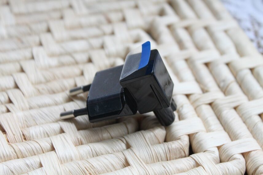 2 Pin Right Angle AC power Plug adapter to Female Connector IEC 320 C7 -... - $2.96