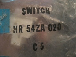 NEW Carrier Push Button Switch HVAC   PN#- HR-54ZA-020  dlm6x10-2f2ct - $22.79