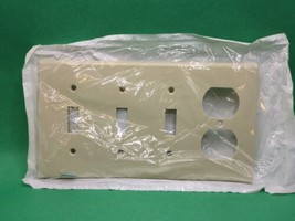 switch plate 3 toggle one outlet - £3.08 GBP