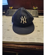 New York Yankees baseball cap - $186.94 MXN