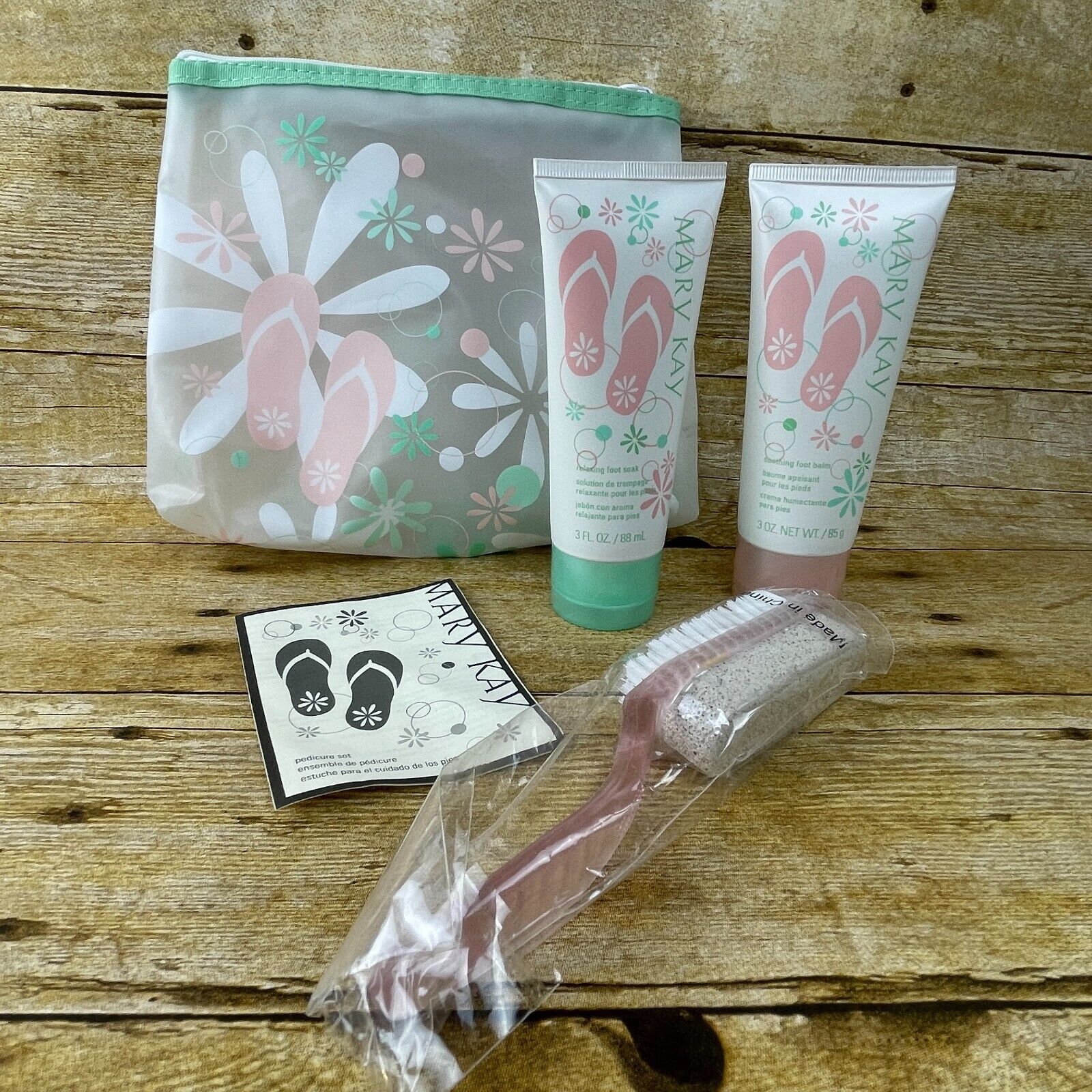 Primary image for Mary Kay Rosemary Mint Pedicure 3 Piece Set With Vinyl Bag Mother's Day Gift