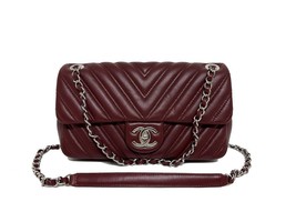 Authenticity Guarantee 
New Chanel Chevron Lambskin Leather Crossbody  Bag - £3,557.86 GBP