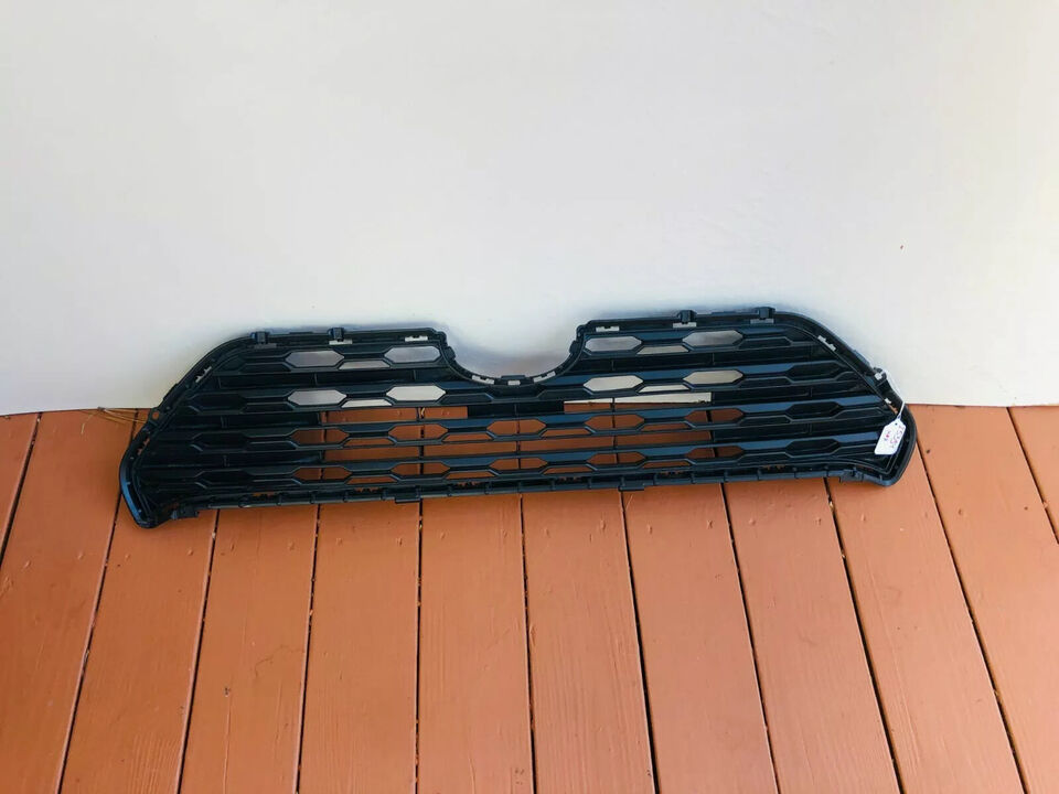NICE 2019 2020 2021 TOYOTA RAV4 FRONT LOWER OEM GRILLE GENUINE 531120R120 - $60.00