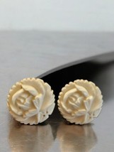 Vintage White Rose Screw-Back Earrings Molded Plastic Celluloid 1950s Jewelry - £41.06 GBP