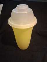 Vintage Tupperware Quick Shake, Dressing Drink Mixer Blender Shaker Yellow - $9.99