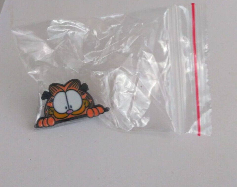 New Garfield Peeking Cartoon Enamel Hat Lapel Pin - $6.92