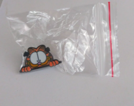 New Garfield Peeking Cartoon Enamel Hat Lapel Pin - $6.92