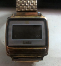 Vintage Timex Q Digital Watch Men Gold Tone S Cell Stretch Band - £14.57 GBP