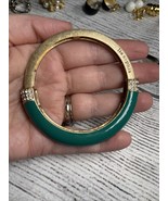 LIA SOPHIA GOLD TONE &amp; GREEN ENAMEL 2 PIECE STRETCH BRACELET W/ CRYSTAL ... - €17,36 EUR