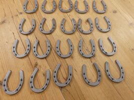20 PCS CAST IRON SMALL HORSESHOE 3 1/2&quot; x 2 3/4&quot; Horse Nick Nack **SOME ... - $52.10 CAD