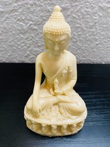 Vintage 5.5” Molded Cream Resin Thai Buddha Statue, Platform Seated, Feng Shui - £23.00 GBP