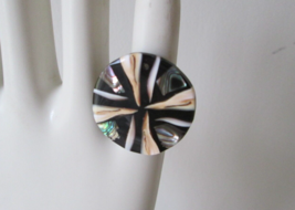 Vintage Hand-Crafted Wooden Abalone Shell &amp; Mother of Pearl MOP Ring SZ 8 - £9.49 GBP