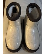 Koolaburra by UGG Women&#39;s KOOLA Clear Mini Fashion Boot,  US Size 6 - $1,142.18 MXN