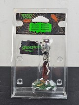 Lemax 44743 SPOOKYTOWN THIS WAY Sign Spooky Town Accessory Halloween Decor - $6.88